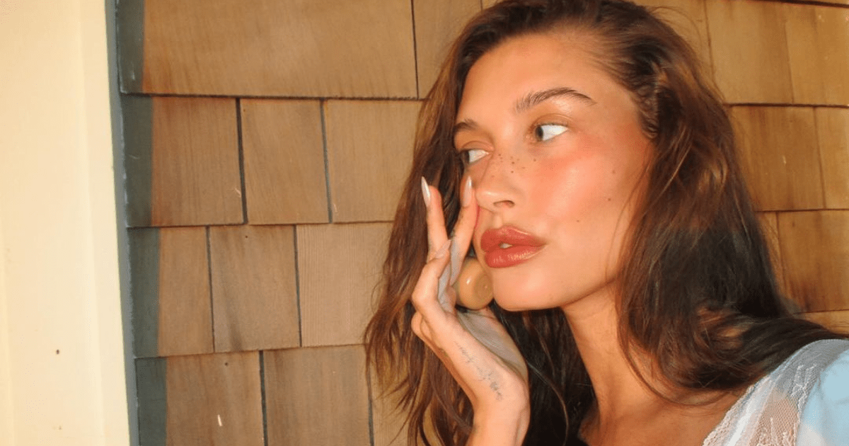 Hailey Bieber Nails Clean Girl Makeup With This Simple Foundation Hack